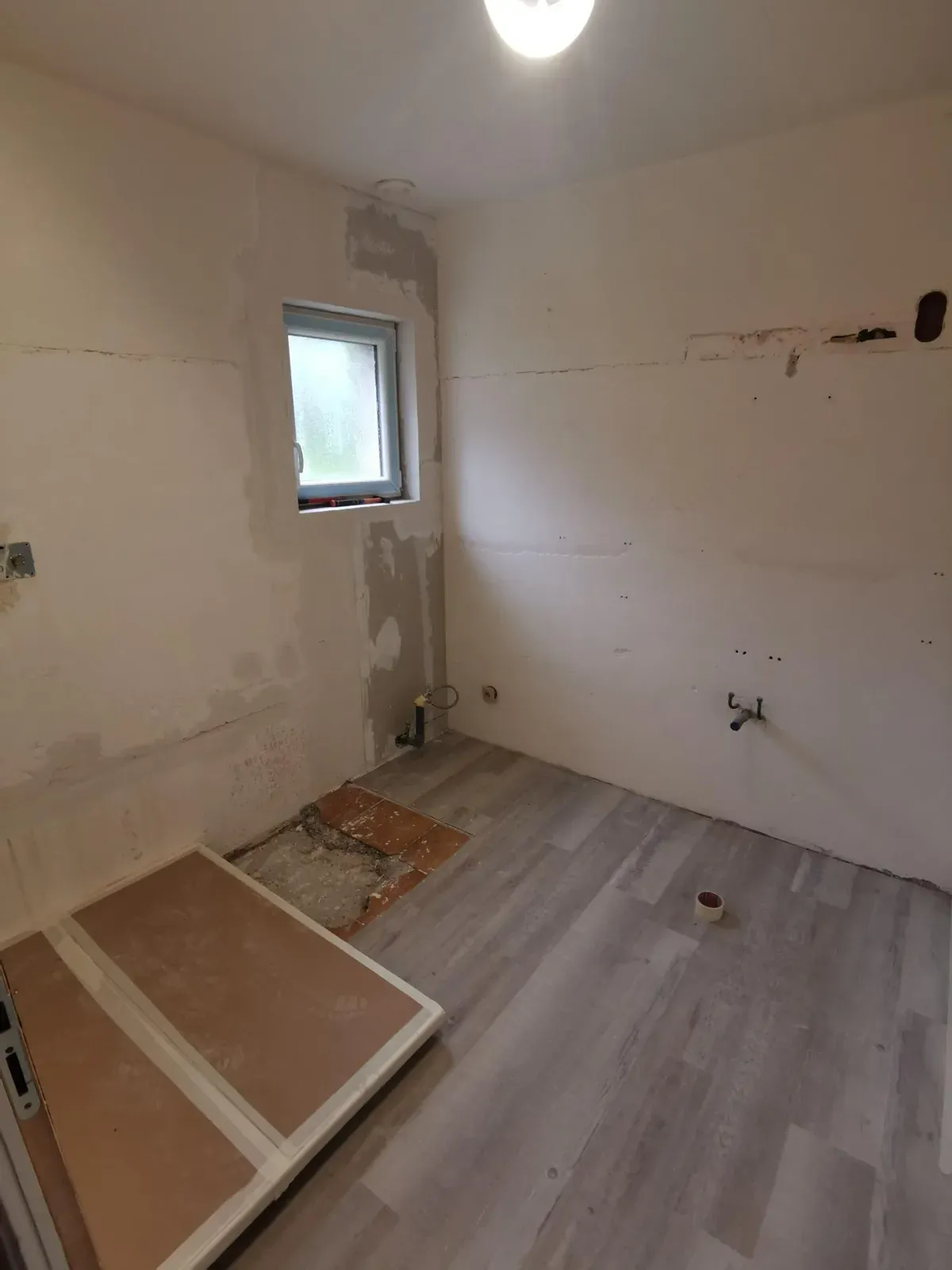 Rénovation complète de salle de bain — avant